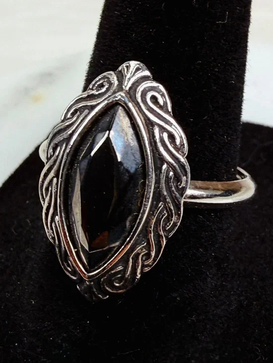 Vintage Avon Silvertone Black Marquise Accent Filigree Ring size 7 1/2 - Picture 5 of 7